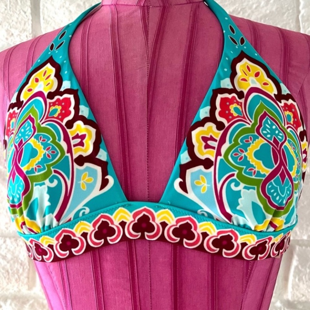 2/$20. 
VICTORIA’S SECRET Bikini Top Size M